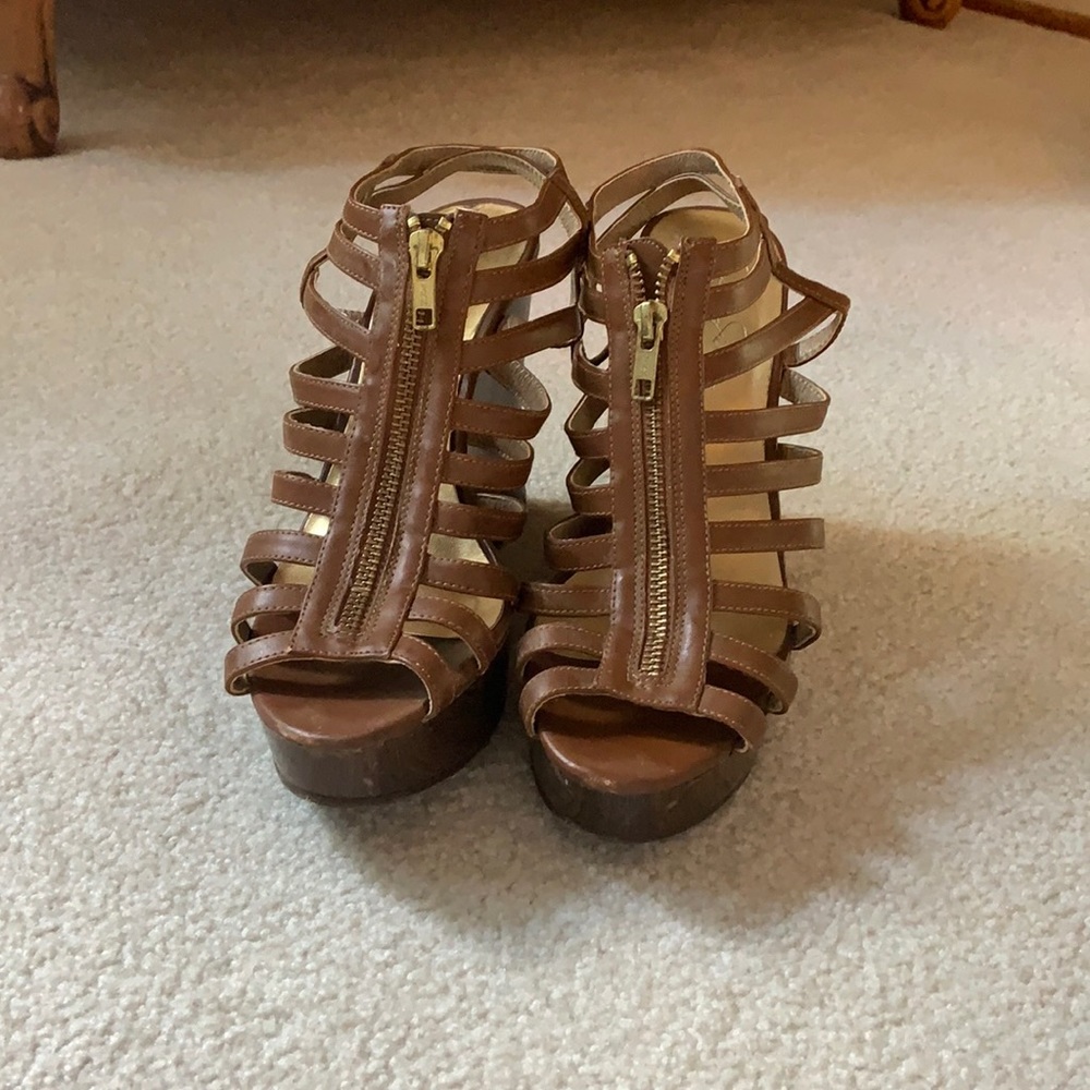 Brown wedges with gold zip